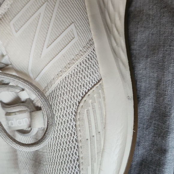 New Balance white womans tennis shoe size 7 - Picture 12 of 15